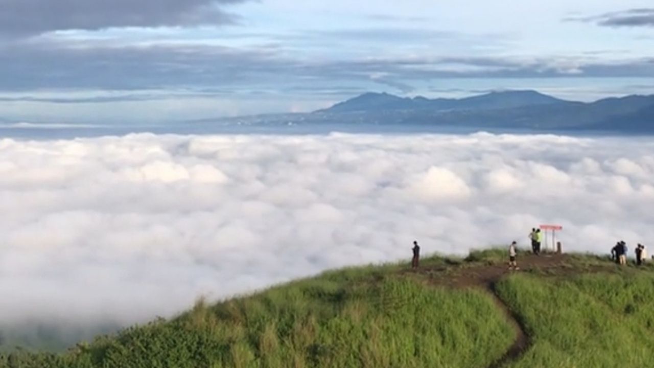 Gunung Pangradinan Disebut Sebagai “Merbabu-nya Bandung”, Sabana Luas yang Cocok untuk Pendaki Pemula Gunung Pangradinan Disebut Sebagai “Merbabu-nya Bandung”, Sabana Luas yang Cocok untuk Pendaki Pemula