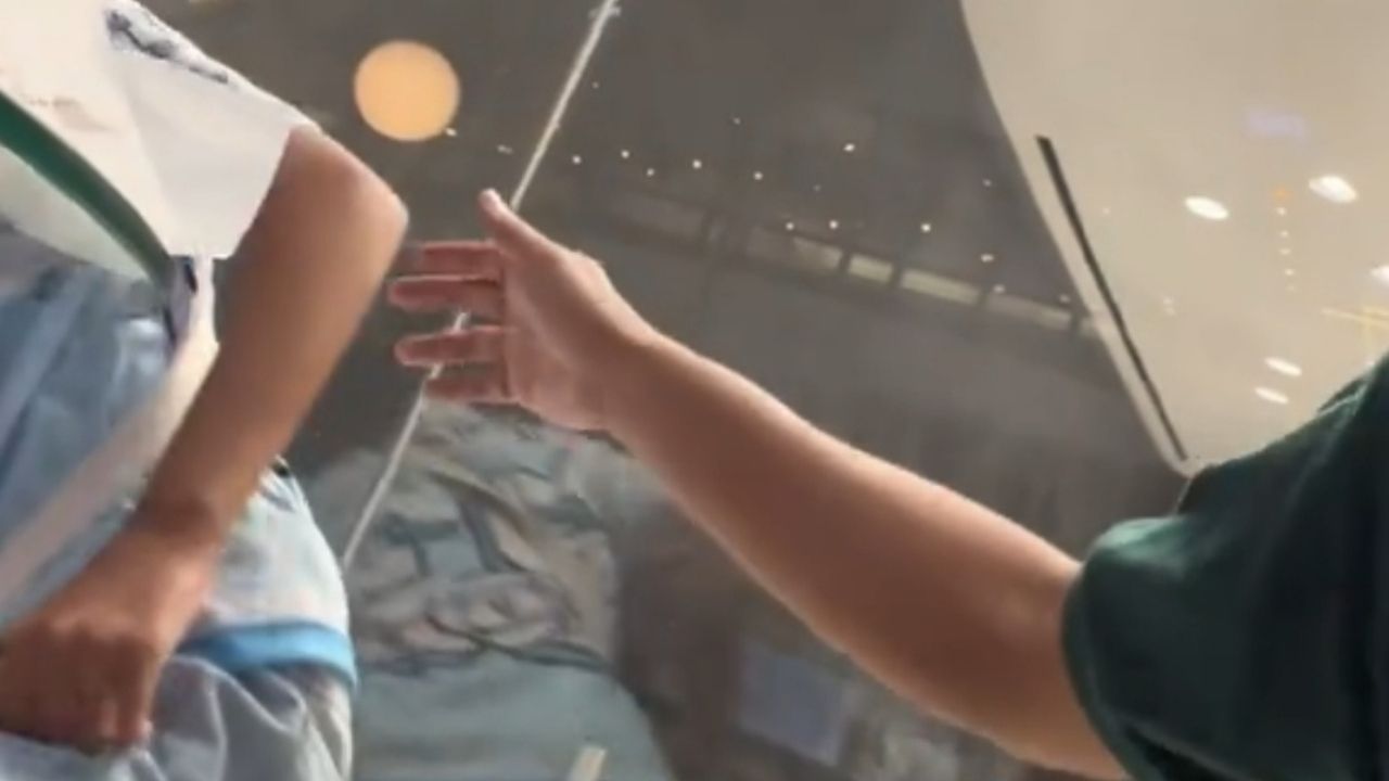 Ayah Ini Mengenang Kebersamaan dengan Anak Perempuan Saat Balita yang Kini Berbeda Ketika Remaja Ayah Ini Mengenang Kebersamaan dengan Anak Perempuan Saat Balita yang Kini Berbeda Ketika Remaja