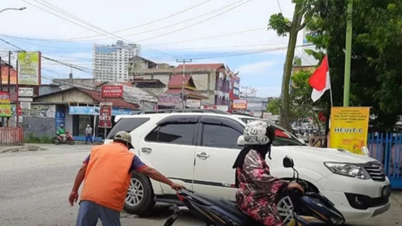 Juru Parkir Liar Berpotensi Terkena Pidana Maksimal 9 Tahun Penjara Juru Parkir Liar Berpotensi Terkena Pidana Maksimal 9 Tahun Penjara