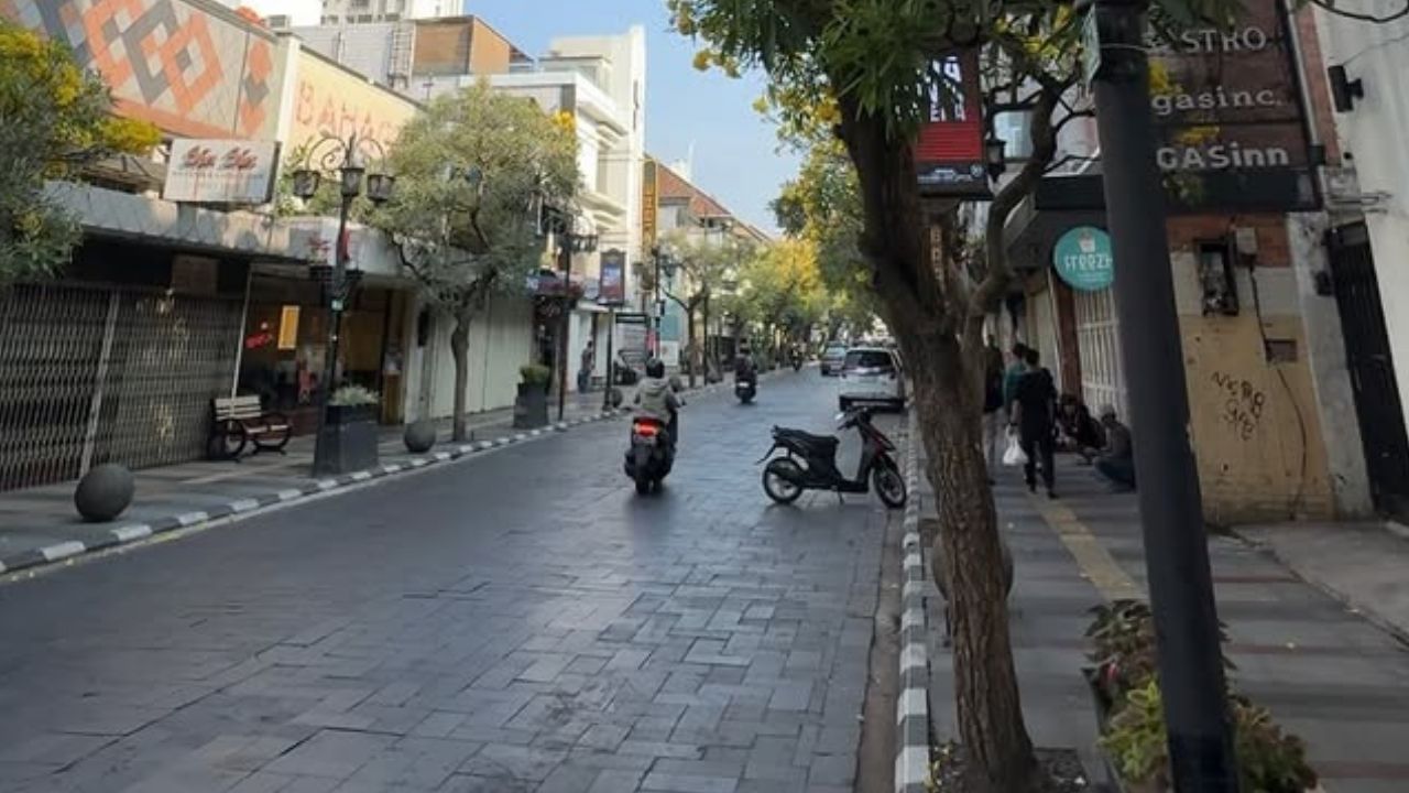 Percantik 17 Ruas Jalan Destinasi Wisata, Pemkot Bandung Prioritaskan Kenyamanan Wisatawan dan Warga Percantik 17 Ruas Jalan Destinasi Wisata, Pemkot Bandung Prioritaskan Kenyamanan Wisatawan dan Warga