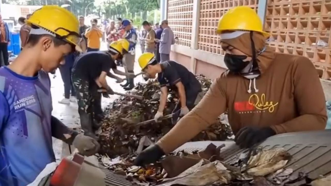 Pemkot Bandung Resmikan Bank Sampah Bersinar di RW 05 Kelurahan Sukamiskin