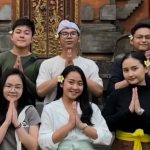 Cowok Ini Bagikan Circle Pertemanan Enam Agama dengan Lima Tempat Ibadah Bernuansa Bak Kemenag, Berbeda tapi Bersama