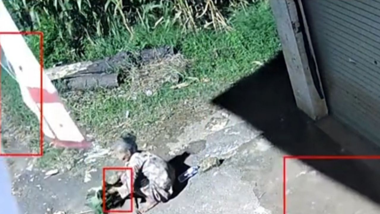 Sudah Diminta Pulang, Namun Nenek Ini Tetap Tidur di Depan Warung Sampai Pagi Hari Sudah Diminta Pulang, Namun Nenek Ini Tetap Tidur di Depan Warung Sampai Pagi Hari