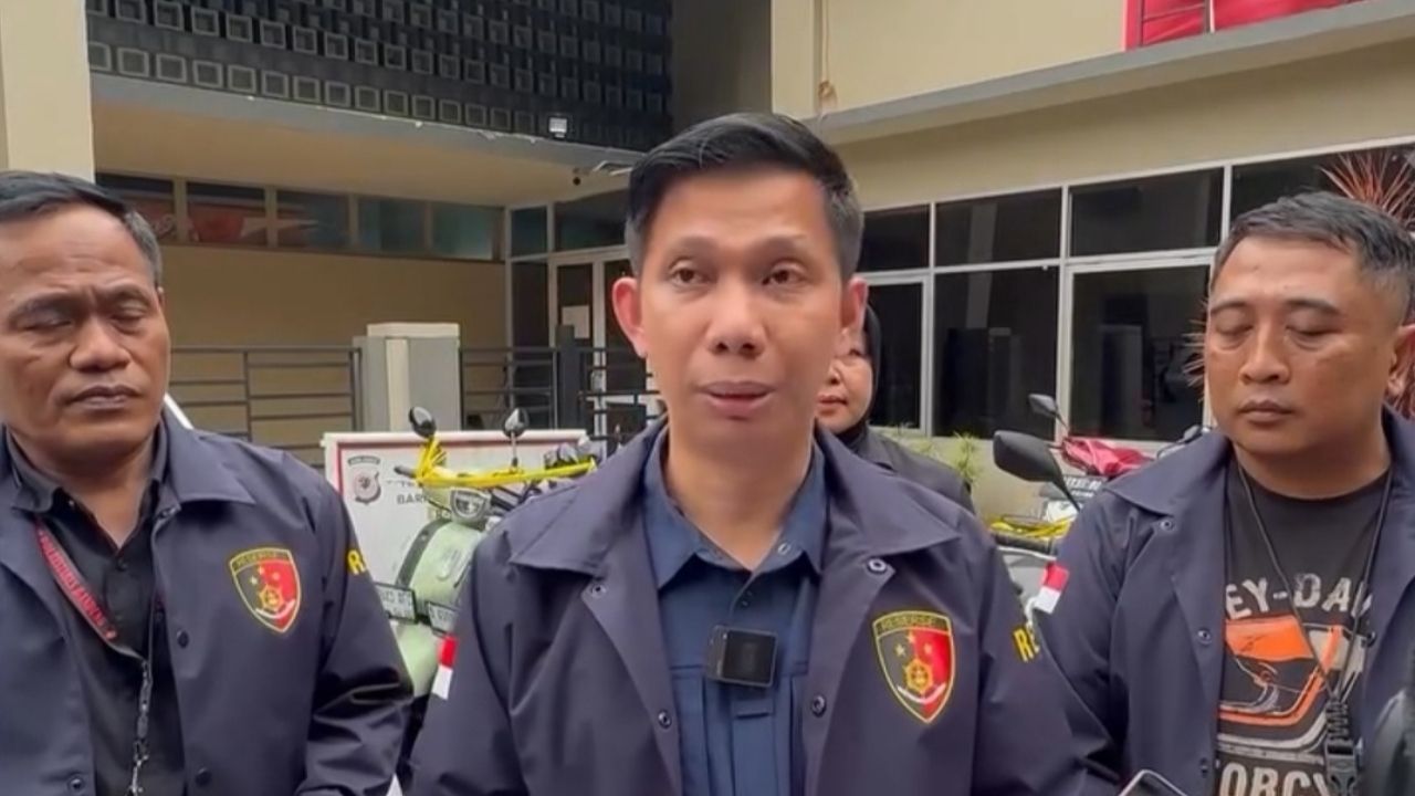 Polrestabes Bandung Berhasil Amankan Dua Orang Terduga Pelaku Pencurian Kendaraan Bermotor Roda Empat yang Terlibat Kecelakaan Polrestabes Bandung Berhasil Amankan Dua Orang Terduga Pelaku Pencurian Kendaraan Bermotor Roda Empat yang Terlibat Kecelakaan