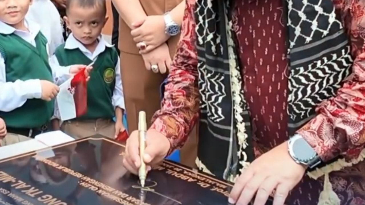 Kemendikdasmen Resmikan Hasil Revitalisasi 59 Satuan Pendidikan di Kabupaten Majalengka Jawa Barat Kemendikdasmen Resmikan Hasil Revitalisasi 59 Satuan Pendidikan di Kabupaten Majalengka Jawa Barat