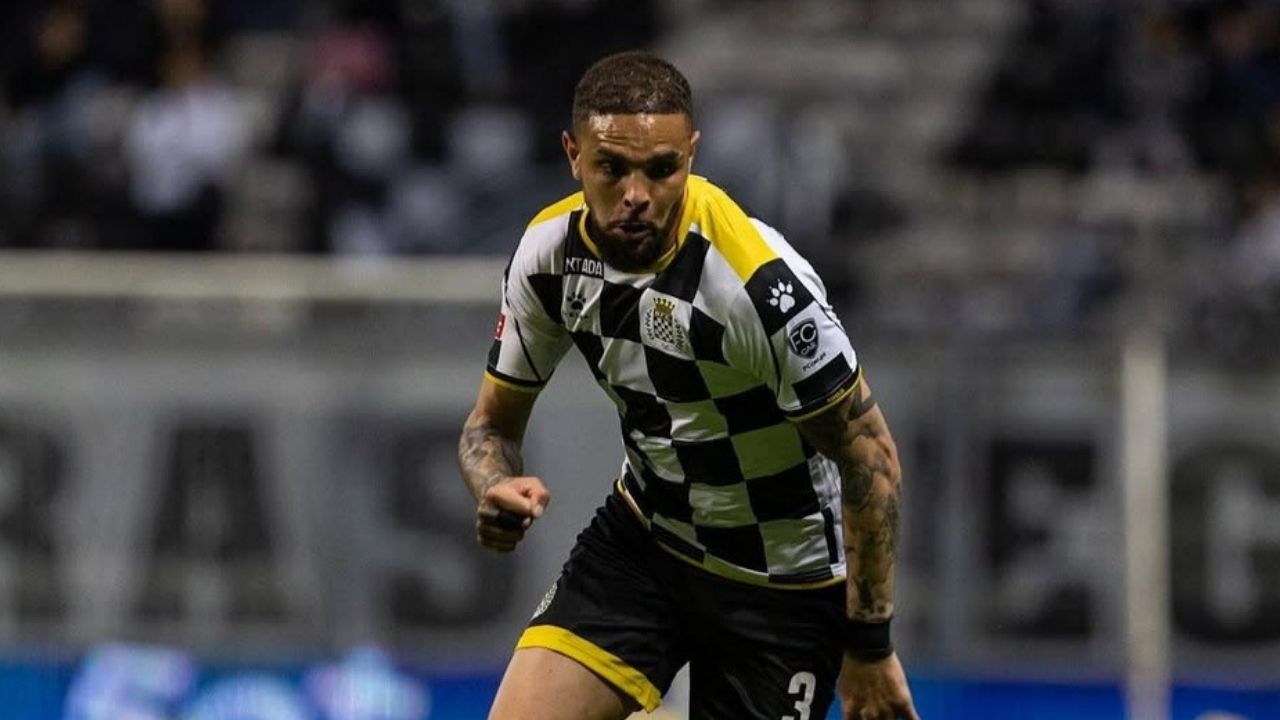 Layvin Kurzawa Sepakat Kontrak dengan Persib Bandung, Dijadwalkan Tiba di Indonesia Layvin Kurzawa Sepakat Kontrak dengan Persib Bandung, Dijadwalkan Tiba di Indonesia