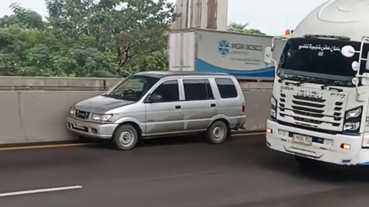 Mobil Melaju Sendiri di Jalan Tol, Diduga Sopir Meninggal Dunia karena Terkena Angin Duduk Mobil Melaju Sendiri di Jalan Tol, Diduga Sopir Meninggal Dunia karena Terkena Angin Duduk