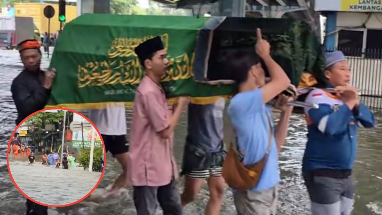 Momen Ketika Keranda Jenazah Ini Tetap Harus Sampai di Tujuan, Meski Badai Banjir Menghadang
