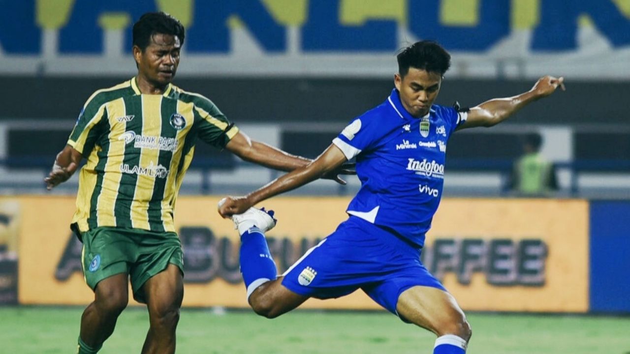 Menang 1-0 Atas Lawan PSBS Biak, Persib Bandung Kini Rebut Kembali Posisi Puncak Klasemen Menang 1-0 Atas Lawan PSBS Biak, Persib Bandung Kini Rebut Kembali Posisi Puncak Klasemen