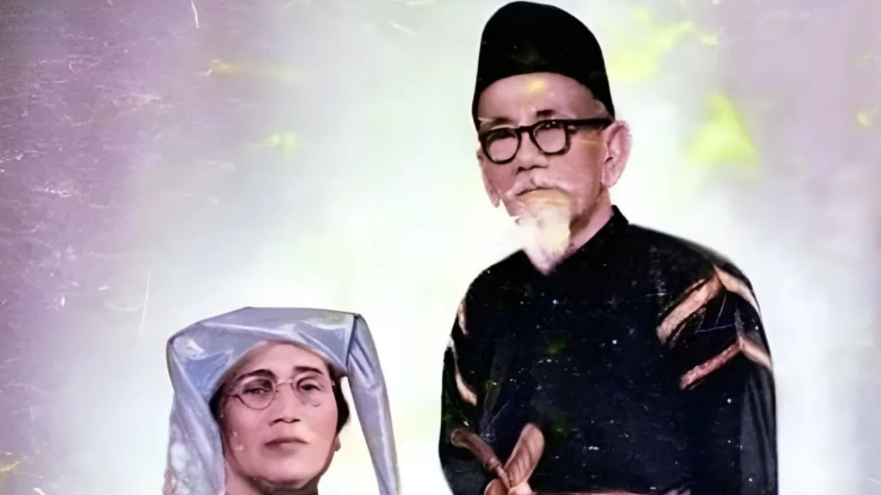 Menguasai 9 Bahasa Dunia, Tapi Hidup H. Agus Salim Mengontrak dari Gang ke Gang Hingga Meninggal Dunia Menguasai 9 Bahasa Dunia, Tapi Hidup H. Agus Salim Mengontrak dari Gang ke Gang Hingga Meninggal Dunia