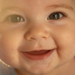 Studi Sebut Bayi Bisa Tersenyum hingga 400 Kali Sehari, Sementara Pria Dewasa Hanya 8 Kali
