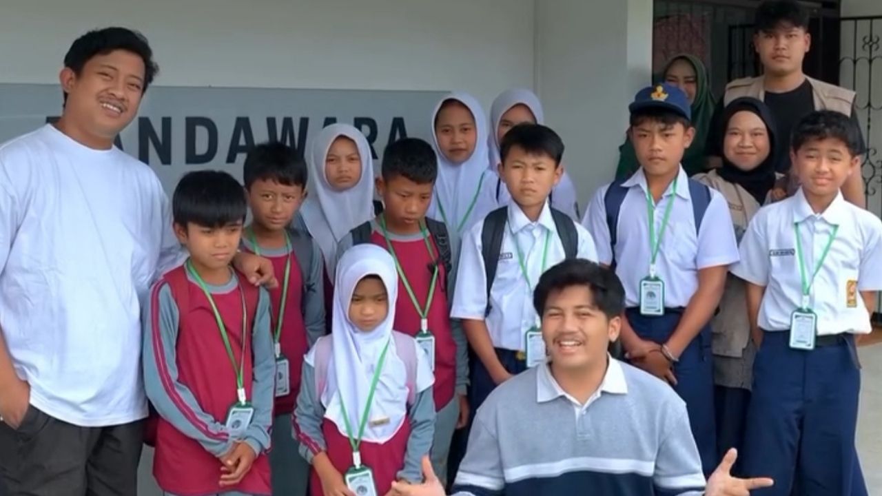 Study Tour Pertama ke Museum Sampah Milik Pandawara Group, Anak-anak Belajar Jenis-jenis Sampah Study Tour Pertama ke Museum Sampah Milik Pandawara Group, Anak-anak Belajar Jenis-jenis Sampah