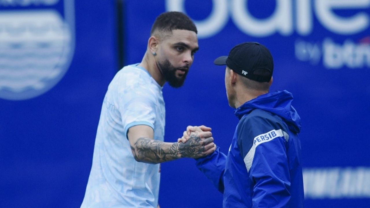 Perdana! Layvin Kurzawa Terpantau Telah Mulai Ikut Latihan Bersama Persib Bandung (Instagram/@persib)