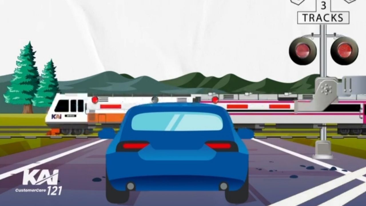 Terobos Palang Pintu Perlintasan Kereta Api? Duh, Big No Banget! Terobos Palang Pintu Perlintasan Kereta Api? Duh, Big No Banget!