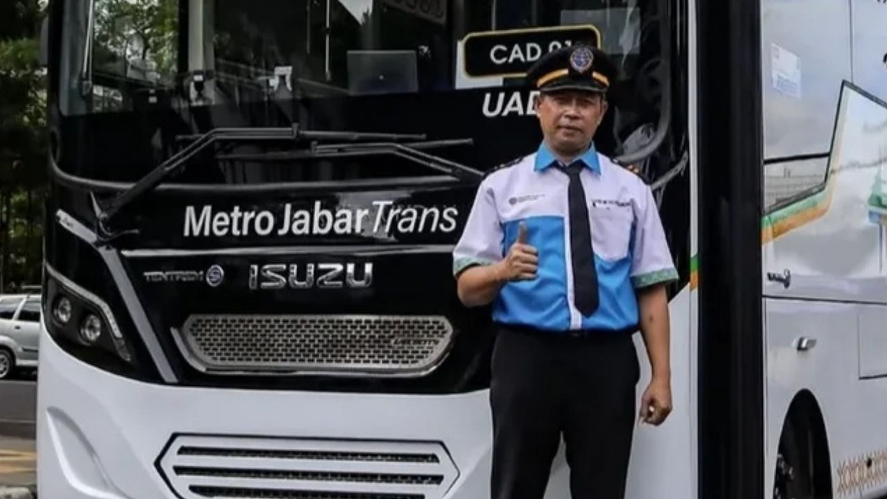 Cuaca Tak Menentu? Yuk Naik Metro Jabar Trans Saja! Cuaca Tak Menentu? Yuk Naik Metro Jabar Trans Saja!