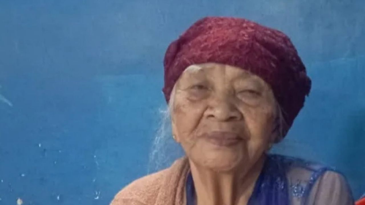 Cerita Pilu Nenek Salamah, Selamat dari Longsor Cisarua Tapi 17 Anggota Keluarganya Jadi Korban Cerita Pilu Nenek Salamah, Selamat dari Longsor Cisarua Tapi 17 Anggota Keluarganya Jadi Korban