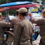 Satpol PP Kota Bandung Laksanakan Kegiatan Penertiban Terhadap Delman yang Beroperasi di Jalan Diponegoro