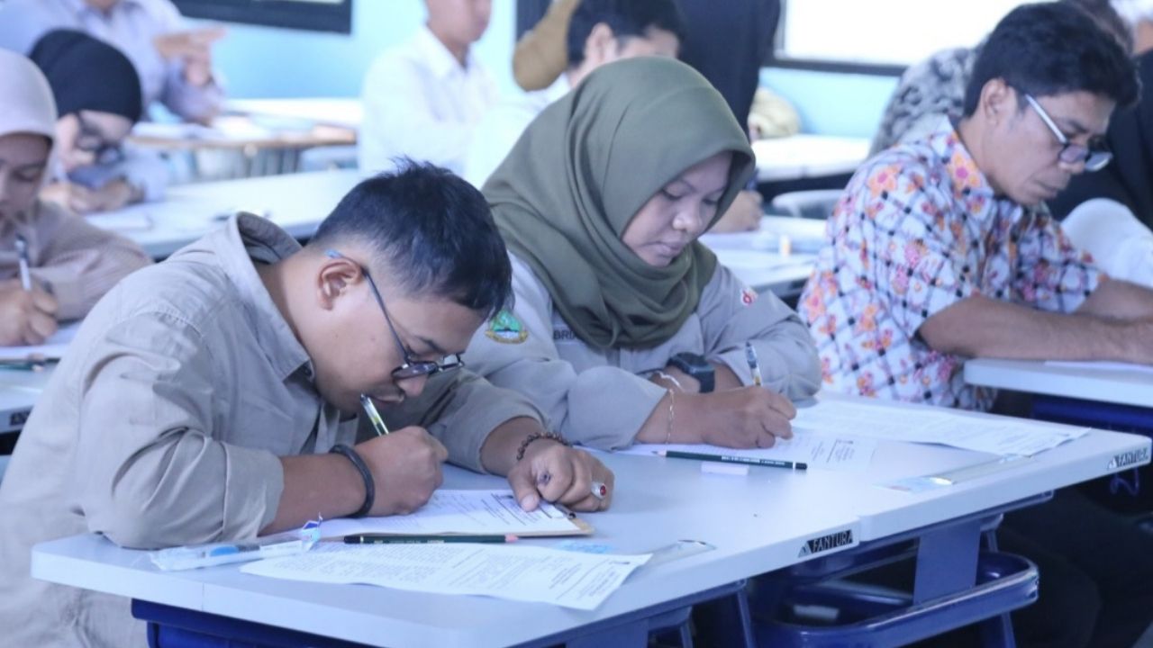 435 Peserta Ikuti Seleksi Ujian Tulis Lanjutan Pendaftaran Pendamping Kawasan Bebas Sampah 435 Peserta Ikuti Seleksi Ujian Tulis Lanjutan Pendaftaran Pendamping Kawasan Bebas Sampah