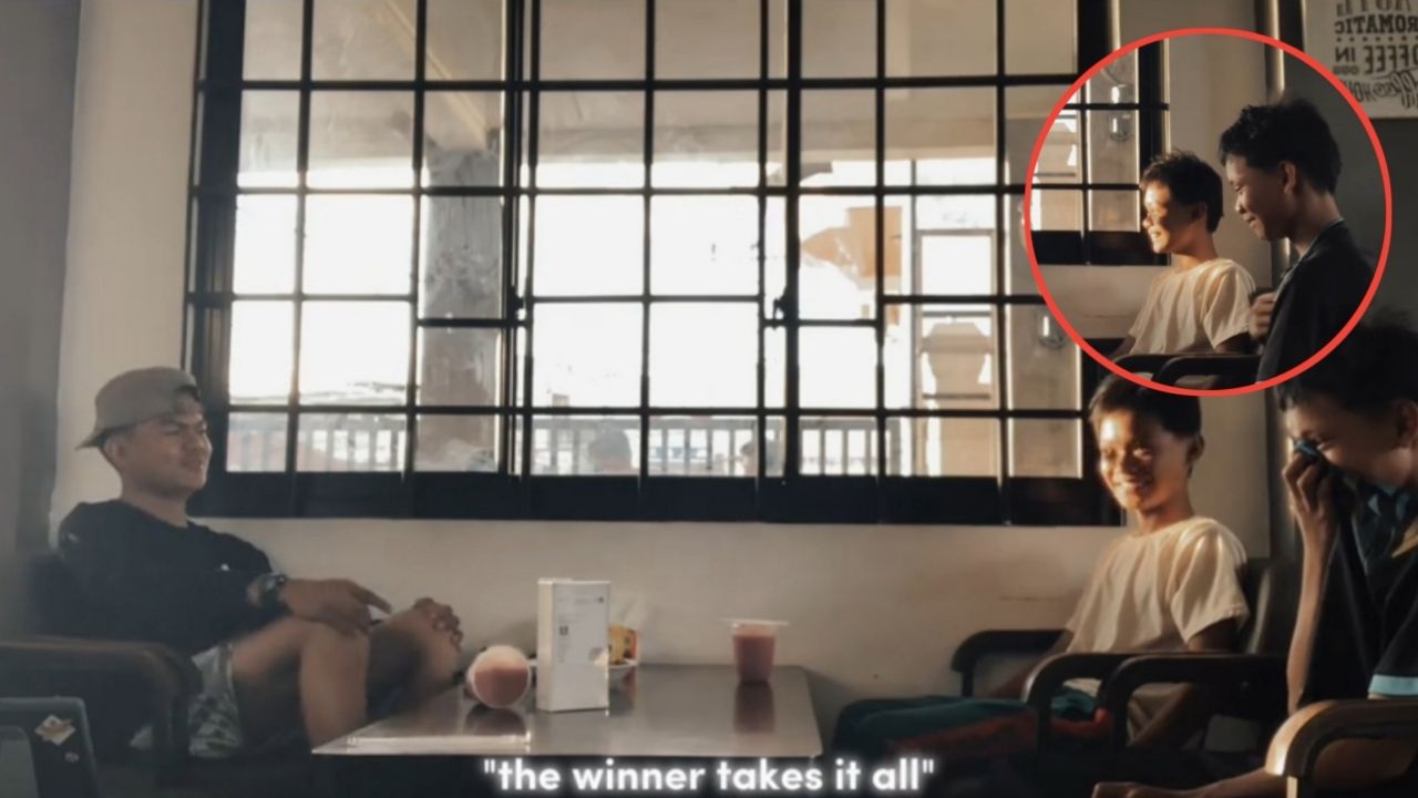 Momen Haru Kakak Laki-Laki Kasih Surprise Belikan HP Baru untuk Adik Kembarnya, Reaksinya Bikin Nangis Momen Haru Kakak Laki-Laki Kasih Surprise Belikan HP Baru untuk Adik Kembarnya, Reaksinya Bikin Nangis