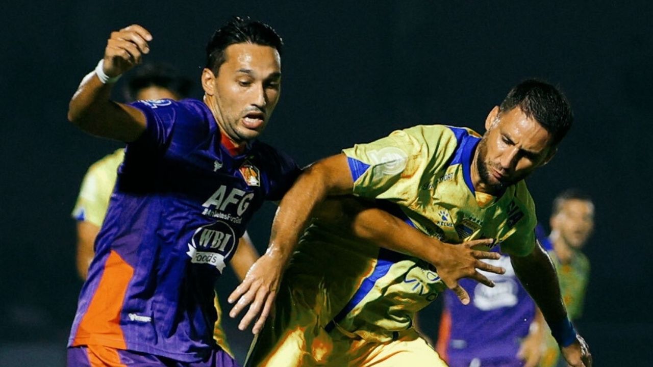 Persib Bandung Gagal Amankan Poin Penuh, Berbagi Poin dengan Persik Kediri dan Turun ke Peringkat 3 Persib Bandung Gagal Amankan Poin Penuh, Berbagi Poin dengan Persik Kediri dan Turun ke Peringkat 3