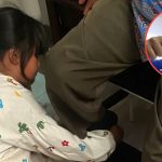 Bikin Nangis, Cewek Ini Sedih Ketemu Bocil Antar Kakeknya Berobat Sendirian