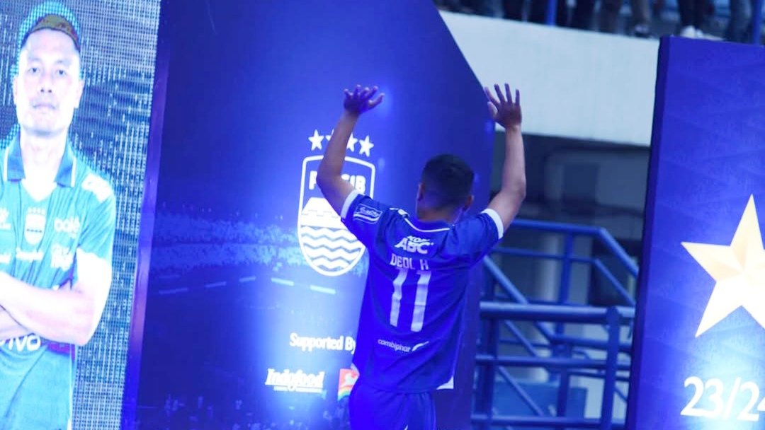 Dedi Kusnandar Resmi Kembali ke Persib Bandung, Siap Perkuat Lini Tengah Maung Bandung Dedi Kusnandar Resmi Kembali ke Persib Bandung, Siap Perkuat Lini Tengah Maung Bandung