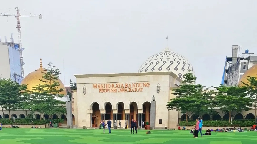 6 Rekomendasi Masjid untuk Ibadah Shalat Tarawih di Bandung 6 Rekomendasi Masjid untuk Ibadah Shalat Tarawih di Bandung