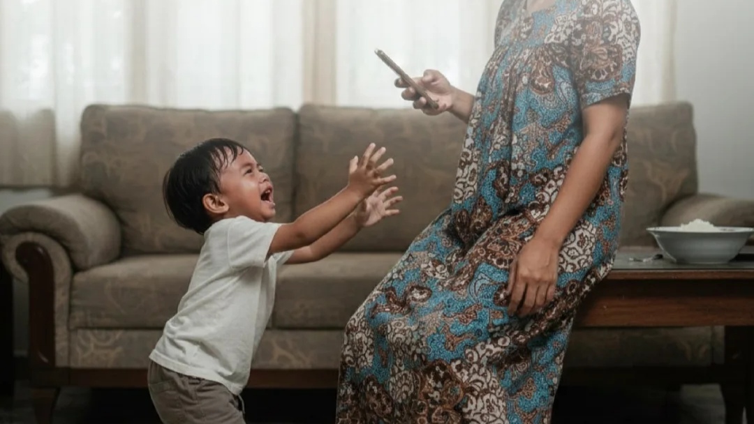 Yakin Kasih Gadget ke Anak di Bawah 5 Tahun? Berikut Kata Pakar Kesehatan Mata! Yakin Kasih Gadget ke Anak di Bawah 5 Tahun? Berikut Kata Pakar Kesehatan Mata!