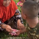 Cucu Lulus Jadi Tentara, Nenek Ini Berikan Sedikit Uang Bagaimanapun Caranya