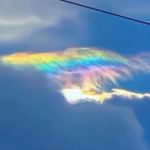 Fenomena Langka, Cewek Ini Rekam Awan Pelangi Muncul Hiasi Langit Sore di Aceh Tengah
