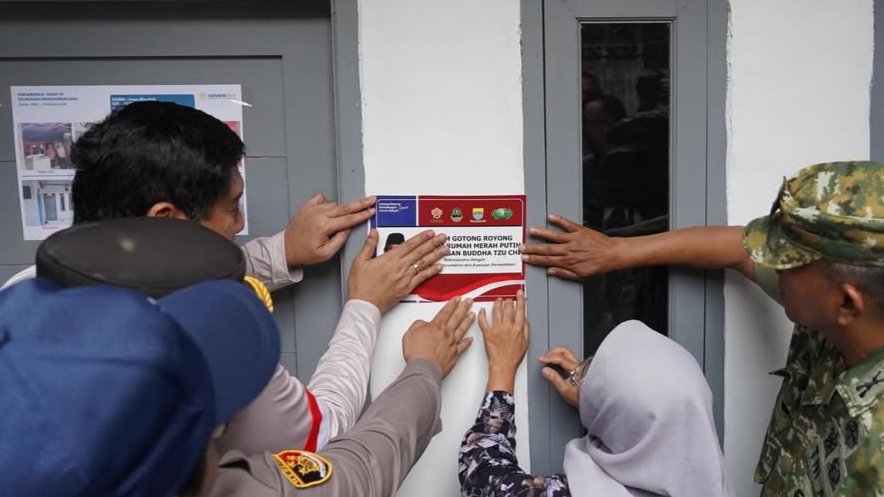 500 Rumah Tak Layak Huni di Bandung Segera Direnovasi Melalui Program Gotong Royong 500 Rumah Tak Layak Huni di Bandung Segera Direnovasi Melalui Program Gotong Royong
