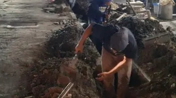 Farhan Akui Bekas Galian Kabel di Bandung Berbahaya, Pemkot Diminta Perketat Pengawasan Farhan Akui Bekas Galian Kabel di Bandung Berbahaya, Pemkot Diminta Perketat Pengawasan