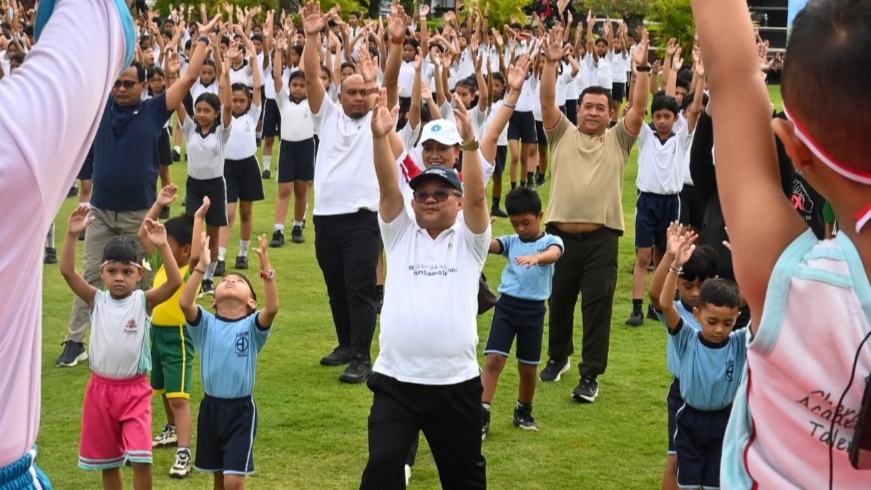 Kreatif! Anak-anak di Buleleng Ini Pamer Senam Kreasi di Depan Mendikdasmen Kreatif! Anak-anak di Buleleng Ini Pamer Senam Kreasi di Depan Mendikdasmen