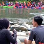 Pasangan Ini Lagi Nikmatin Makan di Tepi Sungai, tapi Tiba-tiba Ada Rombongan Lewat