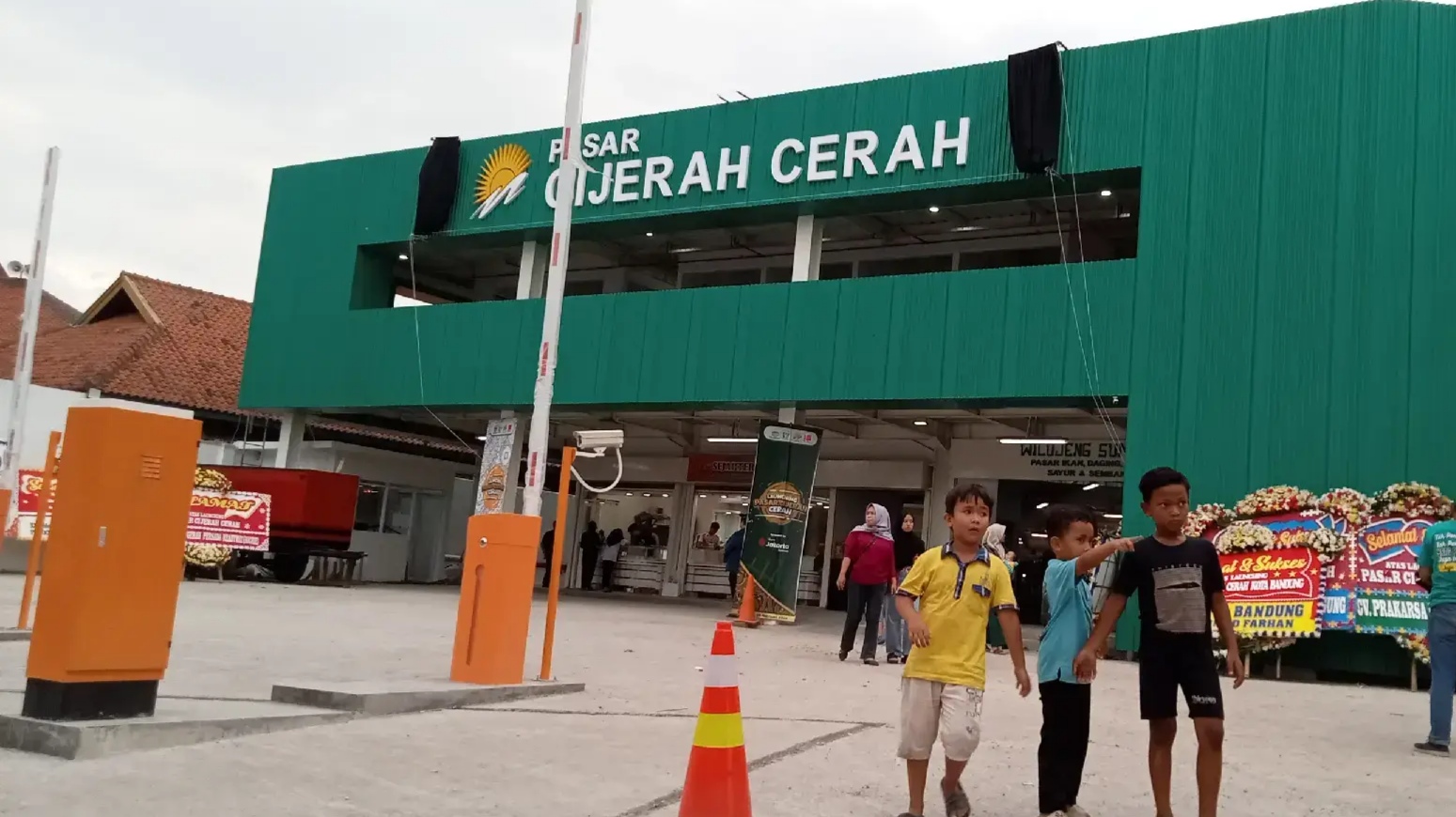 Wajah Baru Pasar Cijerah Kini Lebih Modern, Resmi Beroperasi Kembali Jelang Ramadan Wajah Baru Pasar Cijerah Kini Lebih Modern, Resmi Beroperasi Kembali Jelang Ramadan
