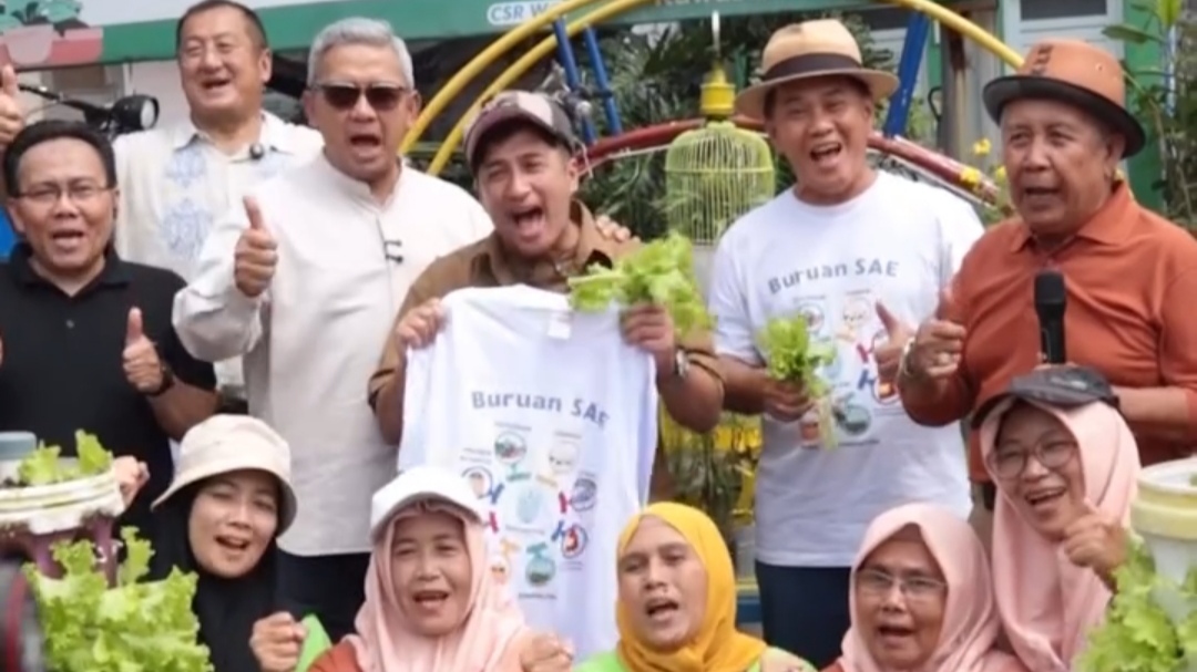 Irfan Hakim Tinjau Langsung Kegiatan Pengolahan Sampah di Kota Bandung, Disambut Hangat oleh Farhan Irfan Hakim Tinjau Langsung Kegiatan Pengolahan Sampah di Kota Bandung, Disambut Hangat oleh Farhan