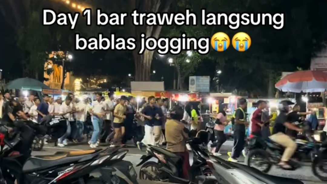 Usai Tunaikan Salat Tarawih, Sejumlah Laki-laki Ini Langsung Lakukan Joging di Malam Hari Usai Tunaikan Salat Tarawih, Sejumlah Laki-laki Ini Langsung Lakukan Joging di Malam Hari