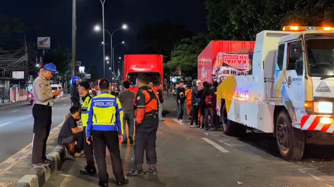 Kecelakaan Lalu Lintas Beruntun Empat Kendaraan di Jalan Soekarno-Hatta Kota Bandung, Diduga karena Mengantuk Kecelakaan Lalu Lintas Beruntun Empat Kendaraan di Jalan Soekarno-Hatta Kota Bandung, Diduga karena Mengantuk