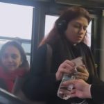 Jelang Berbuka Puasa, Supir Bus di Turki Ini Bagi-bagi Takjil ke Penumpang