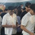 Siapa Sangka! Bukan Hanya Anak SD yang Minta Tanda Tangan Imam Salat Tarawih, Ternyata Mahasiswa Juga Sama