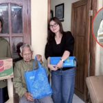 Tega! Kakek Penjual Pete Ini Uangnya Dicuri oleh Pembeli Usai Capek Keliling Pikul Dagangan