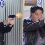 Korea Utara Rilis Foto Putri Kim Jong Un sedang Menembak Gunakan Senapan