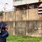 Datangi Lapas Tempat Ayahnya Dipenjara sambil Pakai Toga, Cewek Ini Nangis Tunjukkan Ia Sudah Wisuda