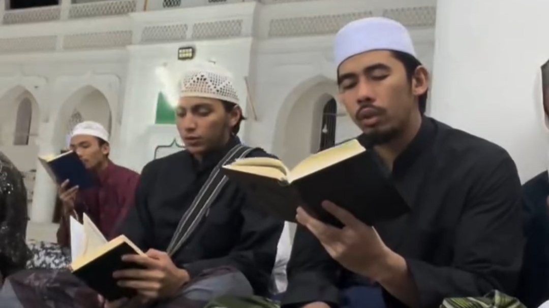 Push Rank Iman, Para Pemuda Indonesia dan Malaysia di Yaman Ini Tuntaskan Salat Tarawih 100 Rakaat dalam Satu Malam