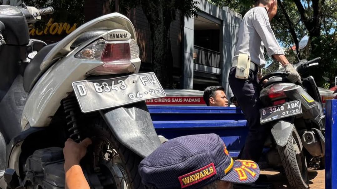 Pemkot Bandung Perketat Penertiban Parkir Liar di Sejumlah Titik Kota Pemkot Bandung Perketat Penertiban Parkir Liar di Sejumlah Titik Kota