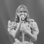 Nadin Amizah Persembahkan Lagu untuk Almarhum Vidi Aldiano di Konser