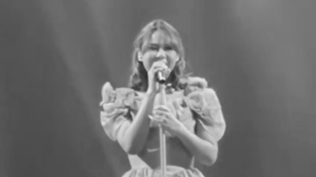 Nadin Amizah Persembahkan Lagu untuk Almarhum Vidi Aldiano di Konser Nadin Amizah Persembahkan Lagu untuk Almarhum Vidi Aldiano di Konser