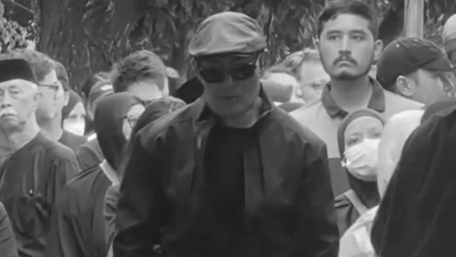 Hadiri Pemakaman Almarhum Vidi Aldiano, Deddy Corbuzier: Semua Orang Bersaksi Kalau Ia Orang Baik! Hadiri Pemakaman Almarhum Vidi Aldiano, Deddy Corbuzier: Semua Orang Bersaksi Kalau Ia Orang Baik!