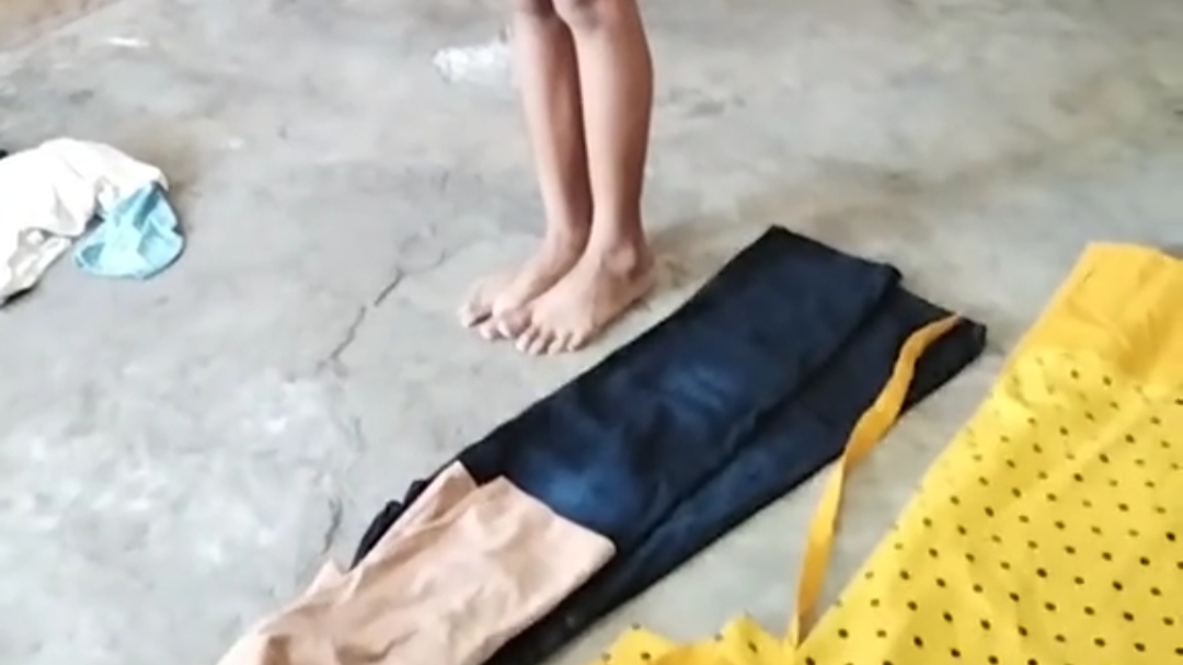 Momen Haru Ibu dan Anak-anaknya Saat Coba Baju Baru untuk Lebaran, Bahagia Banget