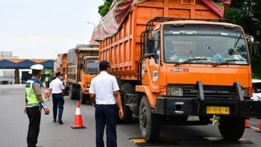 Pembatasan Operasional Angkutan Barang Selama Arus Mudik dan Balik Angkutan Lebaran 2026 Pembatasan Operasional Angkutan Barang Selama Arus Mudik dan Balik Angkutan Lebaran 2026